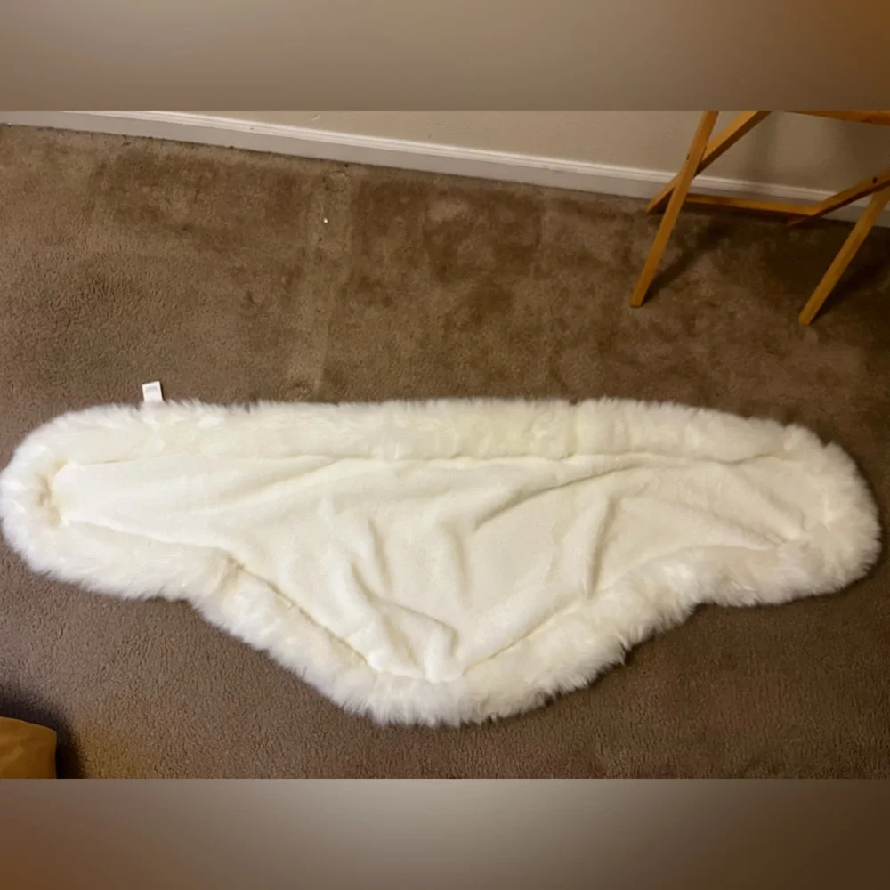 Faux fur shawl/ wrap - Picture 6 of 6